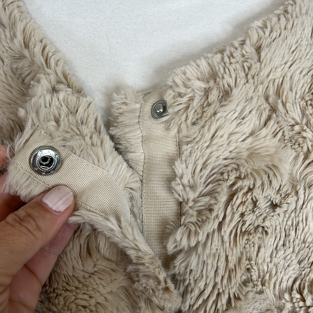 Vero Moda Curl Faux Fur Short Jacket Size Large Like New - Picture 4 of 9